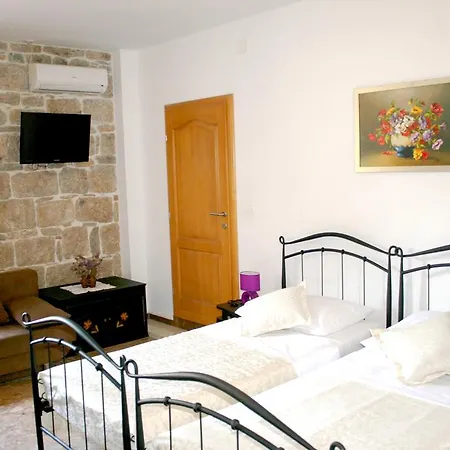 Gasthof Rooms And Apartments Emily
