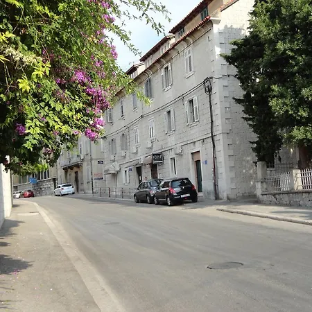 Гостевой дом Rooms And Apartments Emily