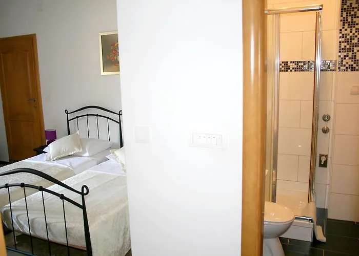Rooms And Apartments Emily Gostinjska kuća Split