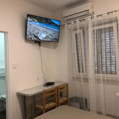 Konukevi And Emily 3*