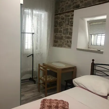 And Emily Konukevi 3*