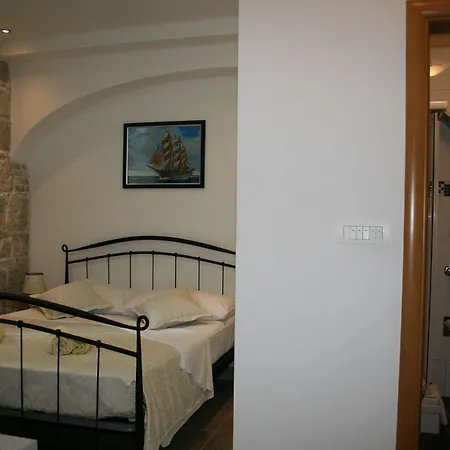 And Emily Konukevi Split