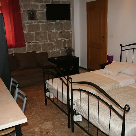 Gostinjska kuća Rooms And Apartments Emily