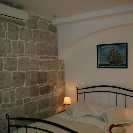 Konukevi And Emily Split