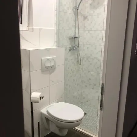 Konukevi And Emily 3*