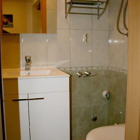 Konukevi And Emily Split