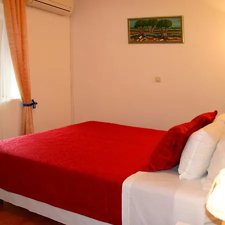 And Emily Konukevi Split