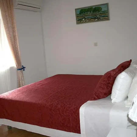 Konukevi And Emily Split