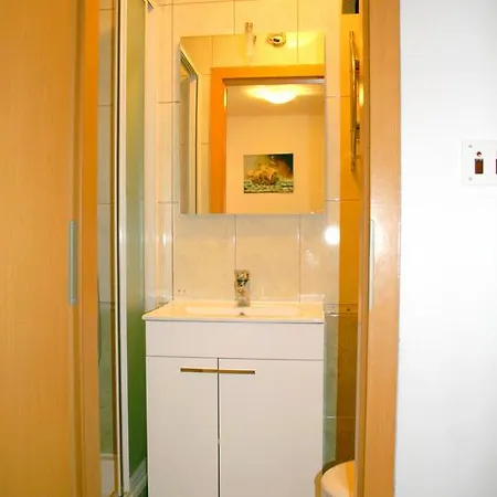 Konukevi And Emily Split