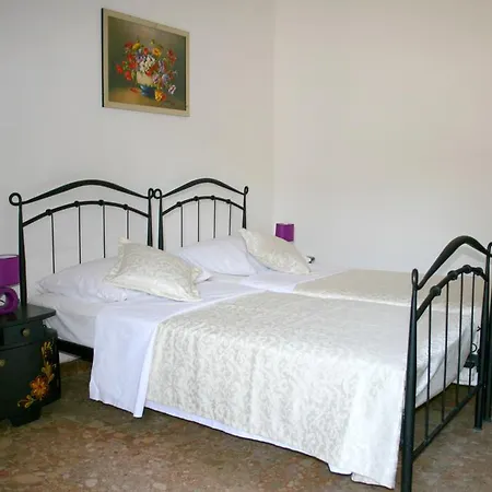 And Emily Konukevi Split