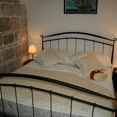 Guest house Rooms And Apartments Emily