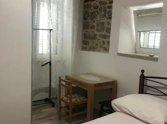 And Emily Konukevi 3*